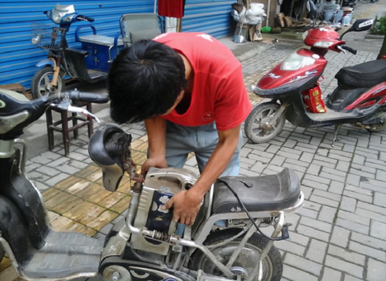 电动电瓶换车要多久_电动电瓶换车怎么换_电动车换电瓶