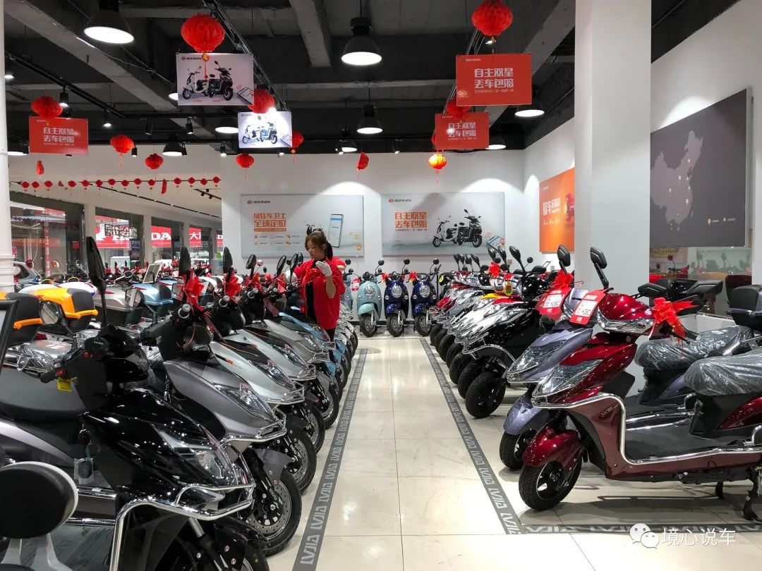 电动车换电瓶方便吗_电动车换电瓶_电动电瓶换车怎么换