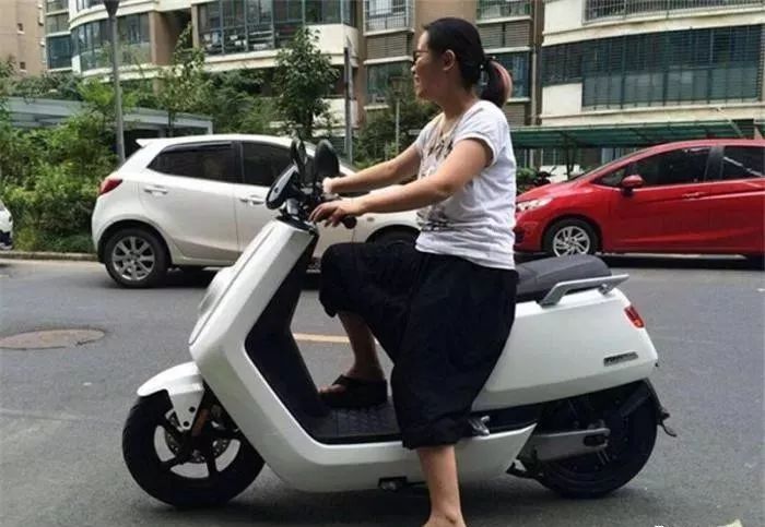 电动车别再换电瓶了！2个小方法让电瓶多用3年，简单又实用！